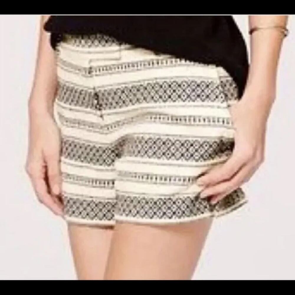 NWT LOFT The Riviera Short Black And Cream Shorts Mid Rise W/Pockets Size 10 - Picture 3 of 8